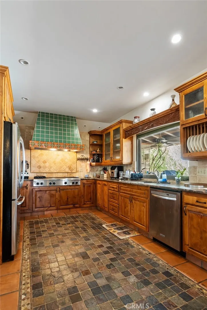 9075 Mesa Vista Street, Apple Valley, California 92308 home-pic-7